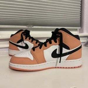 Air Jordan 1 Mid GS ‘Pink Quartz’